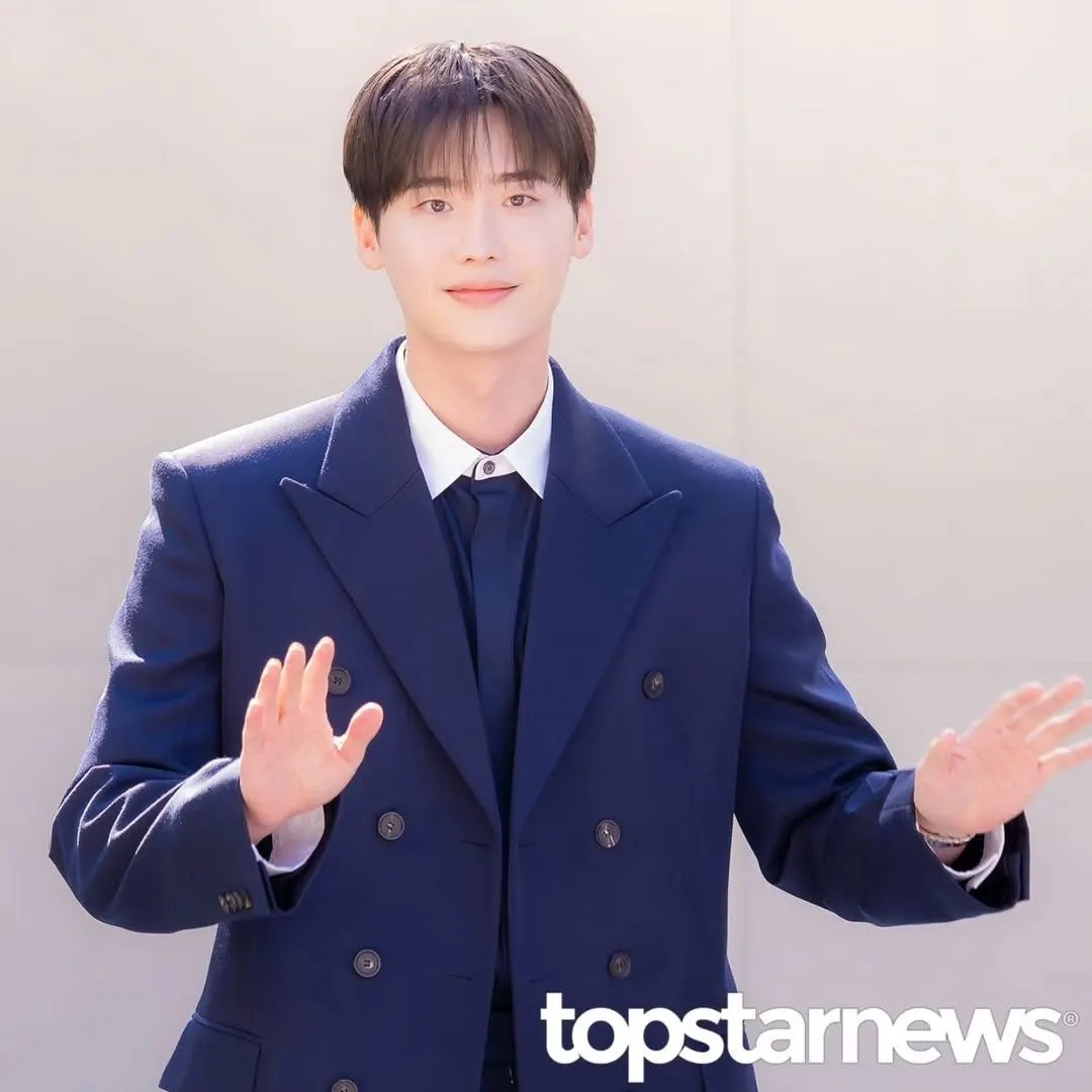 A moment captured by a fan of Lee Jongsuk