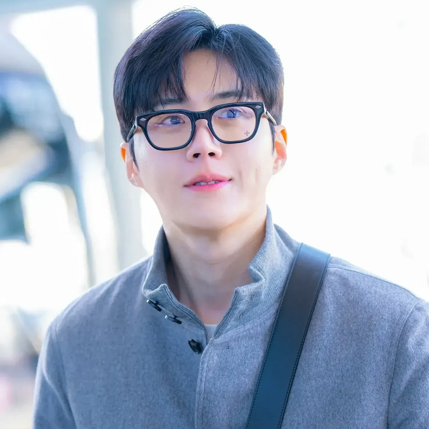Behind-the-scenes cut of Kim Seonho