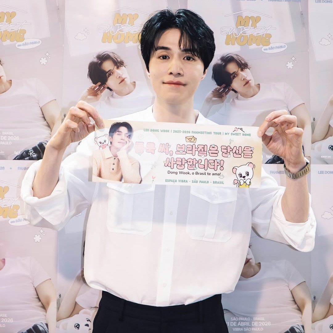 A moment captured by a fan of Lee Dongwook