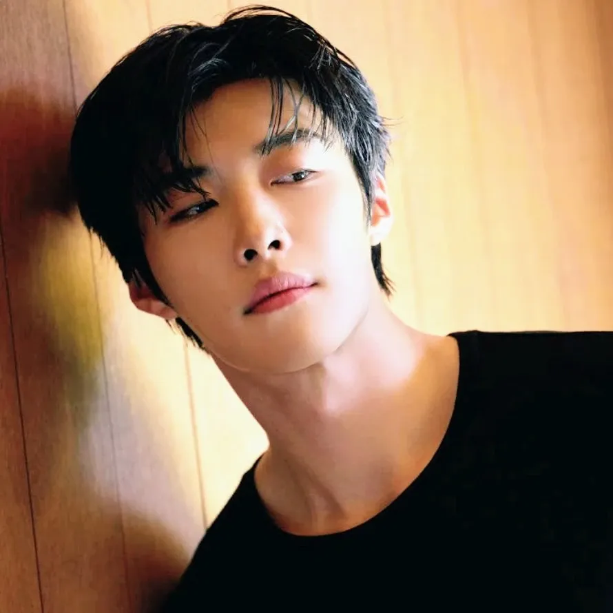 A moment captured by a fan of Woo Dohwan