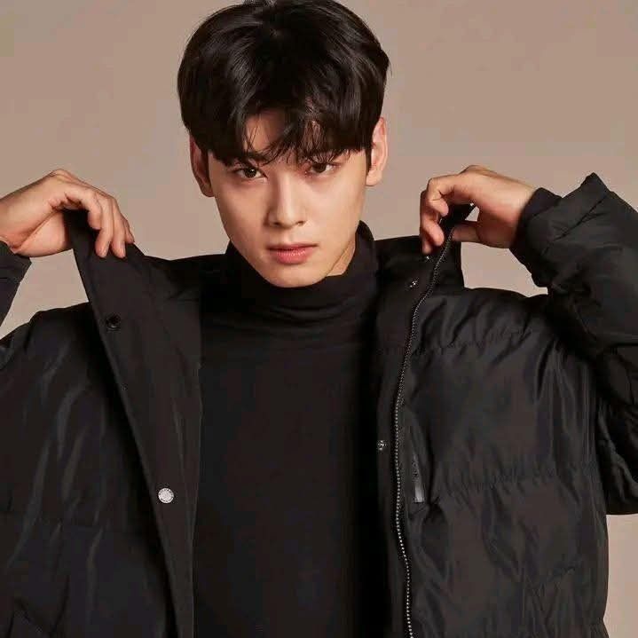 Latest photo of Cha Eunwoo