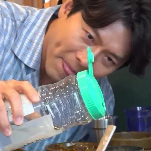 Momen yang diabadikan oleh penggemar Hyun Bin