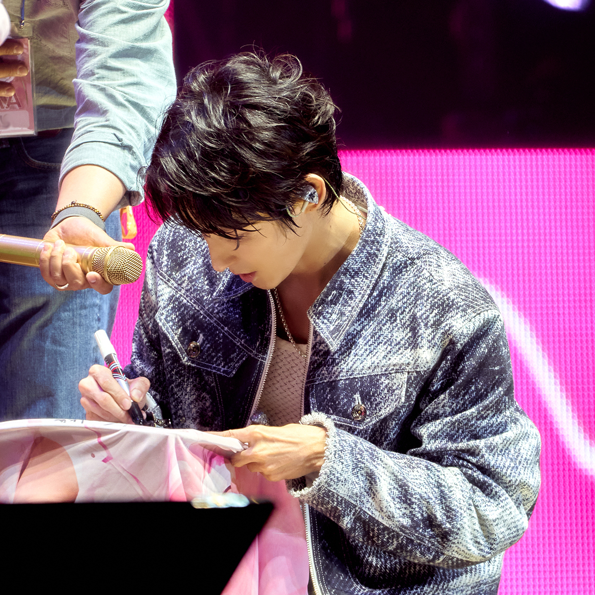 Behind-the-scenes cut of Lee Joongi