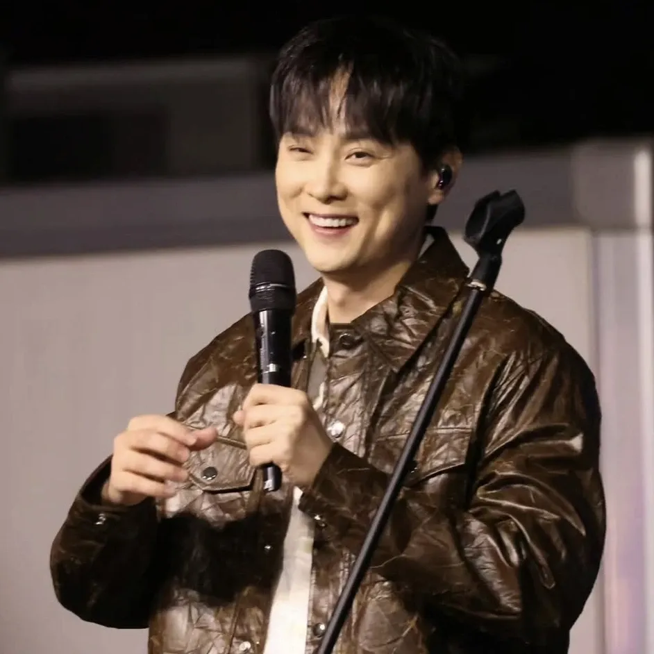 A moment captured by a fan of Min Kyunghoon