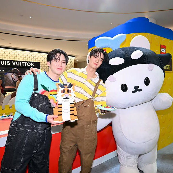 A moment captured by a fan of Tay Tawan Vihokratana