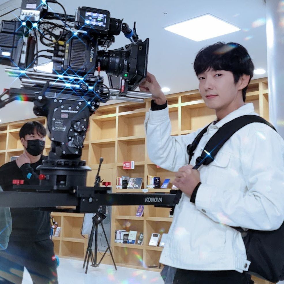 A moment captured by a fan of Lee Joongi