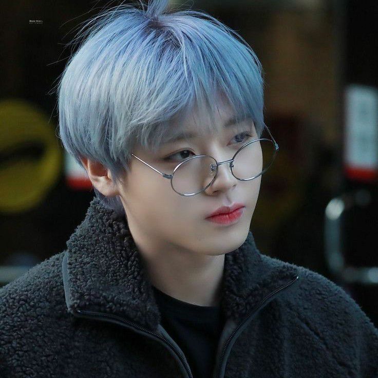 A moment captured by a fan of Park Jihoon