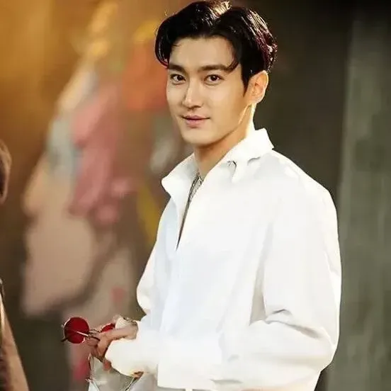 Recent activity shot of Choi Siwon