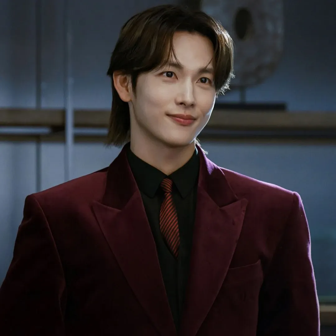 Latest photo of Yim Siwan
