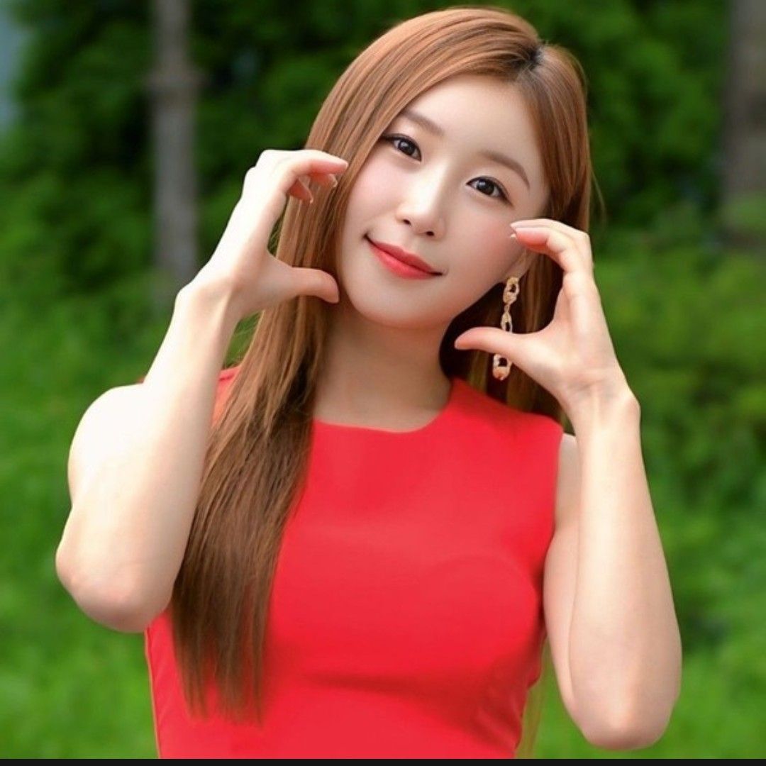 Behind-the-scenes cut of Lee Sona