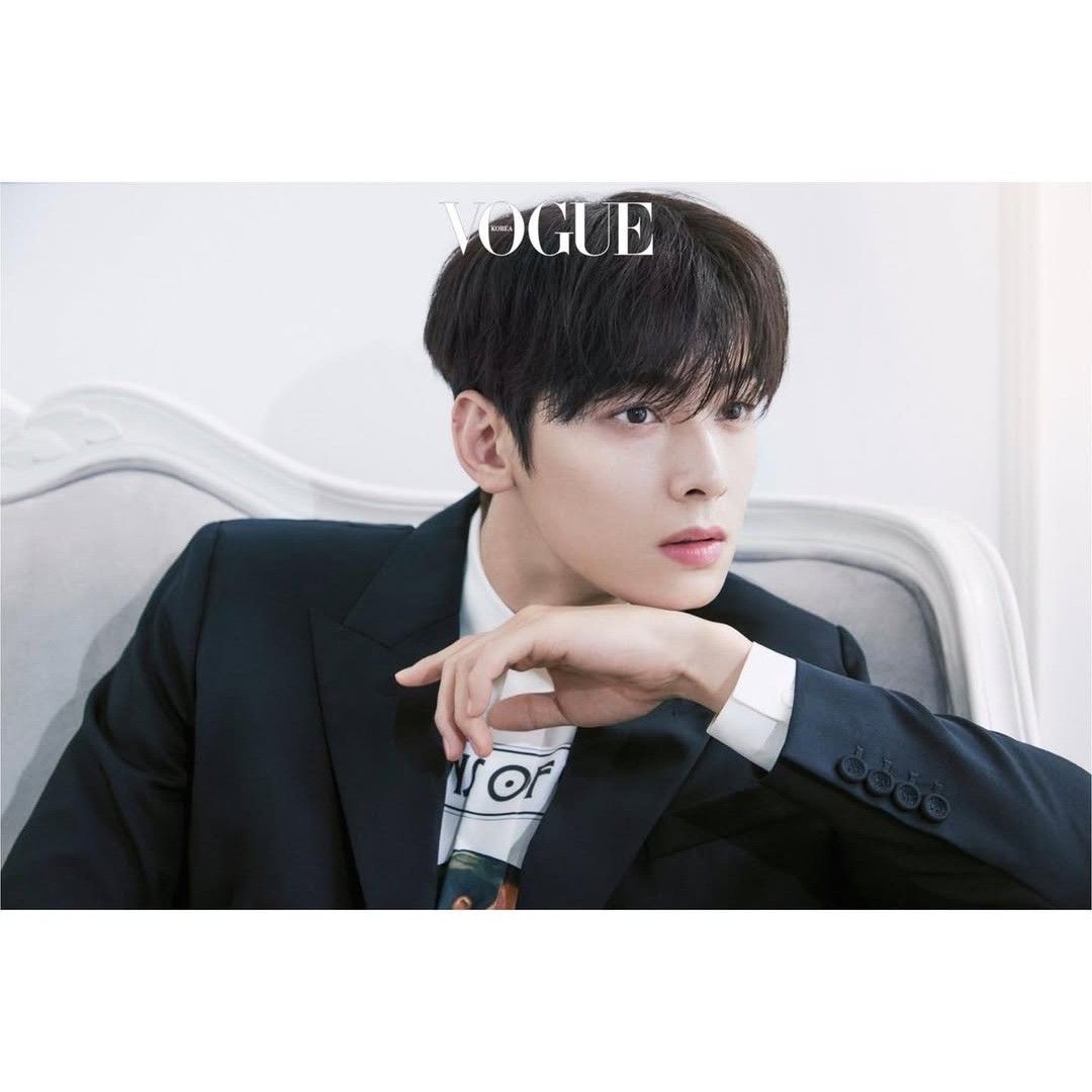 Recent activity shot of Cha Eunwoo