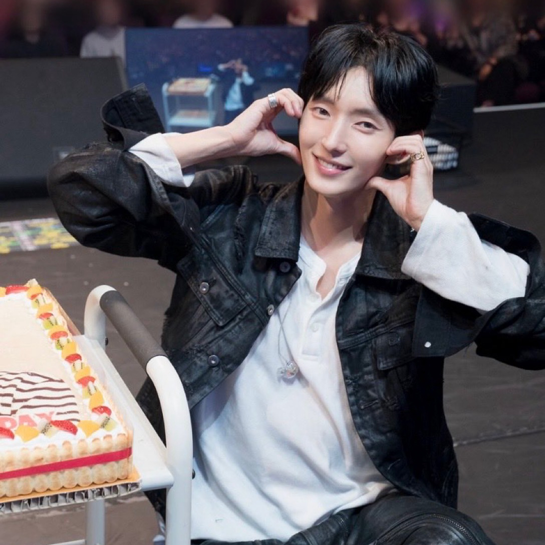 A moment captured by a fan of Lee Joongi