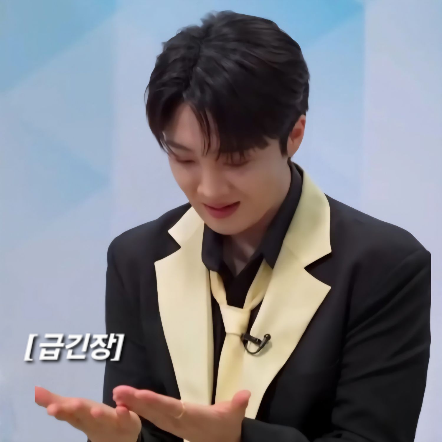 A moment captured by a fan of Hwang Yunsung