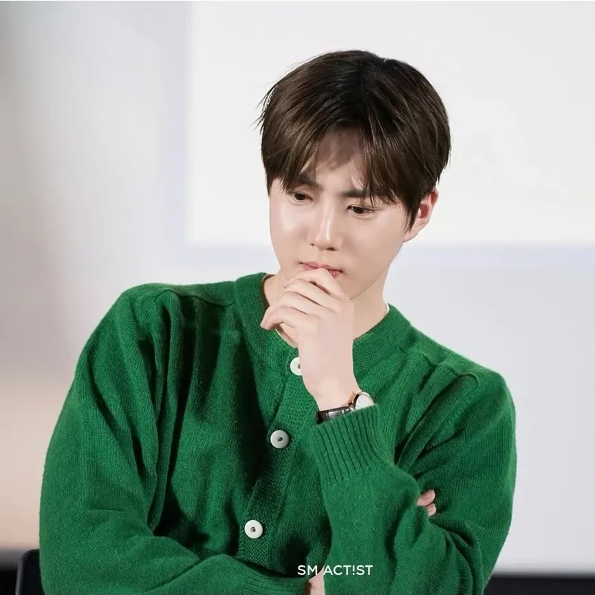 A moment captured by a fan of Suho
