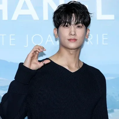 Latest photo of Park Hyungsik