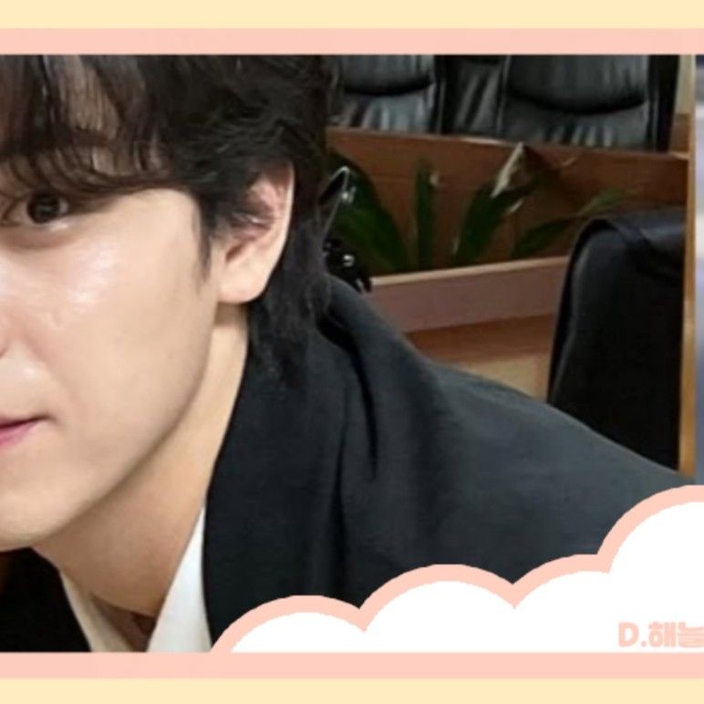 A moment captured by a fan of Kim Dohoon