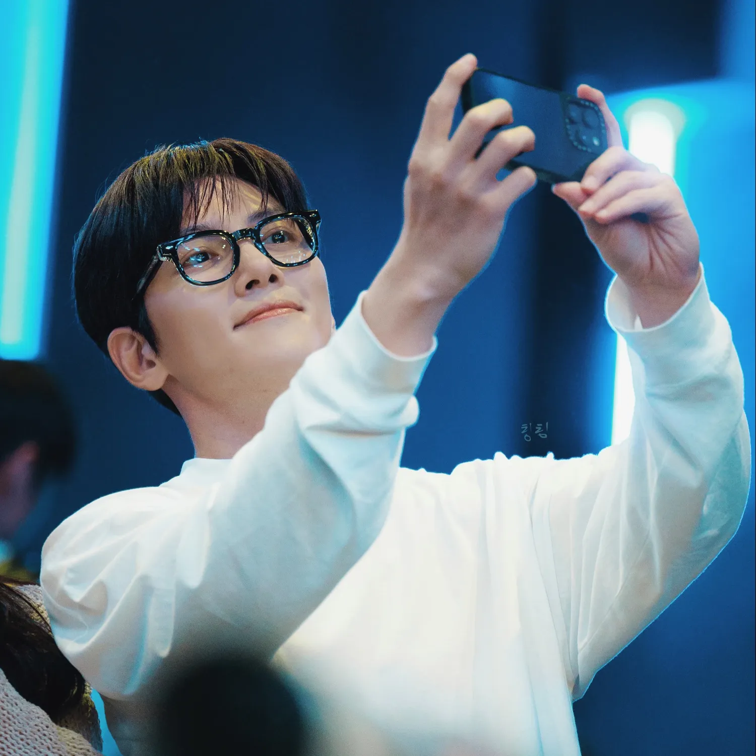 Behind-the-scenes cut of Ji Changwook