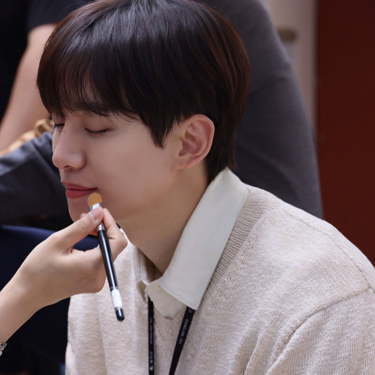 イ・ジュノのビハインドカット