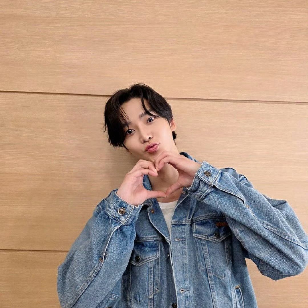 Foto kegiatan terbaru dari Rowoon