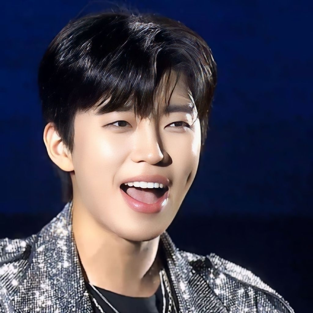 Behind-the-scenes cut of Lim Youngwoong