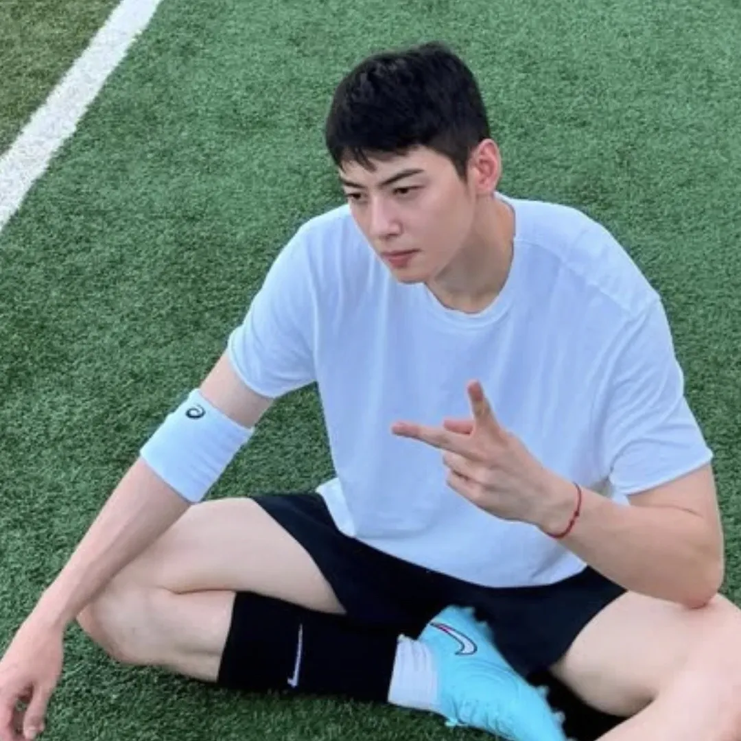 Latest photo of Cha Eunwoo