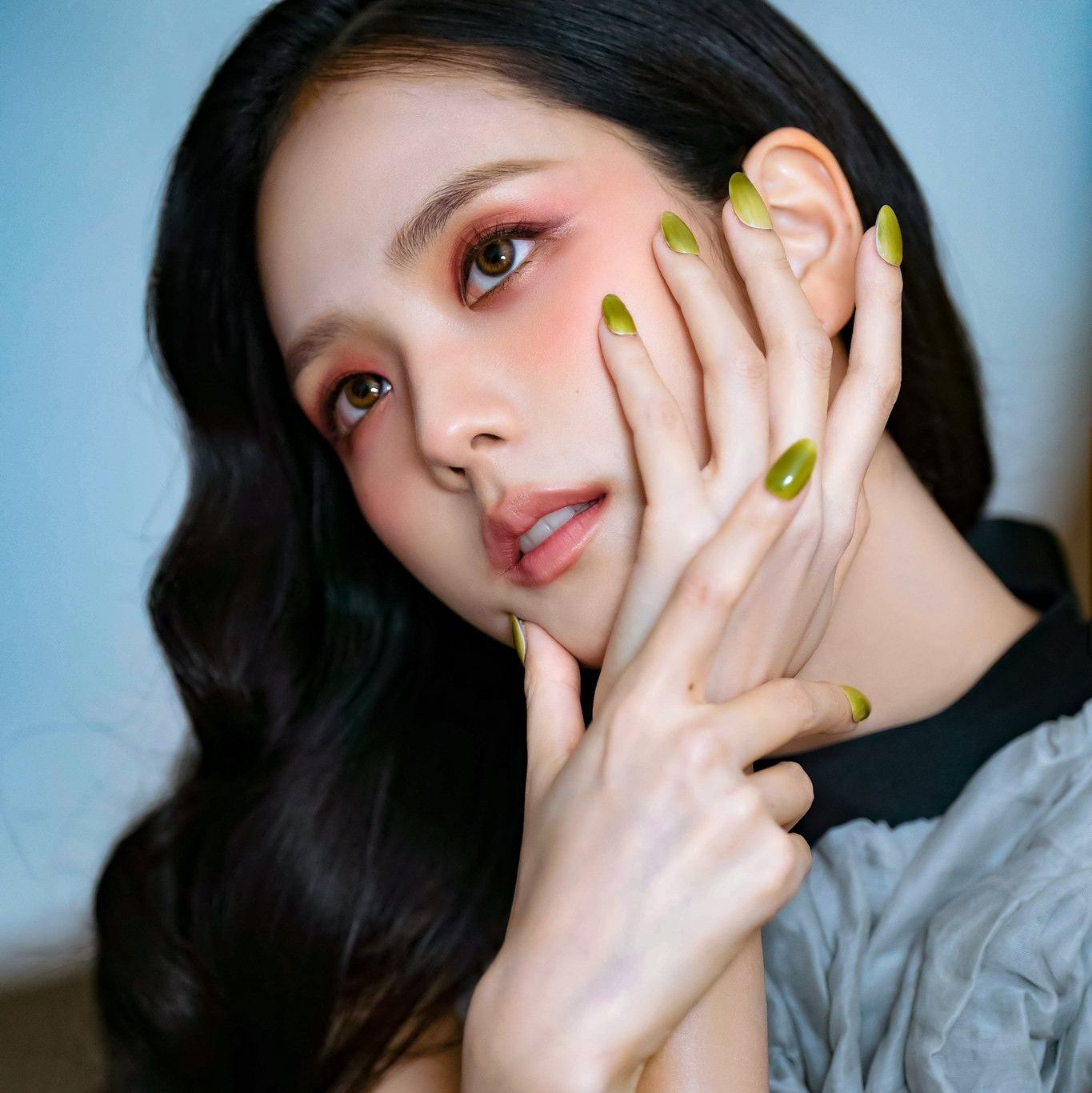 Behind-the-scenes cut of Jisoo (1995)