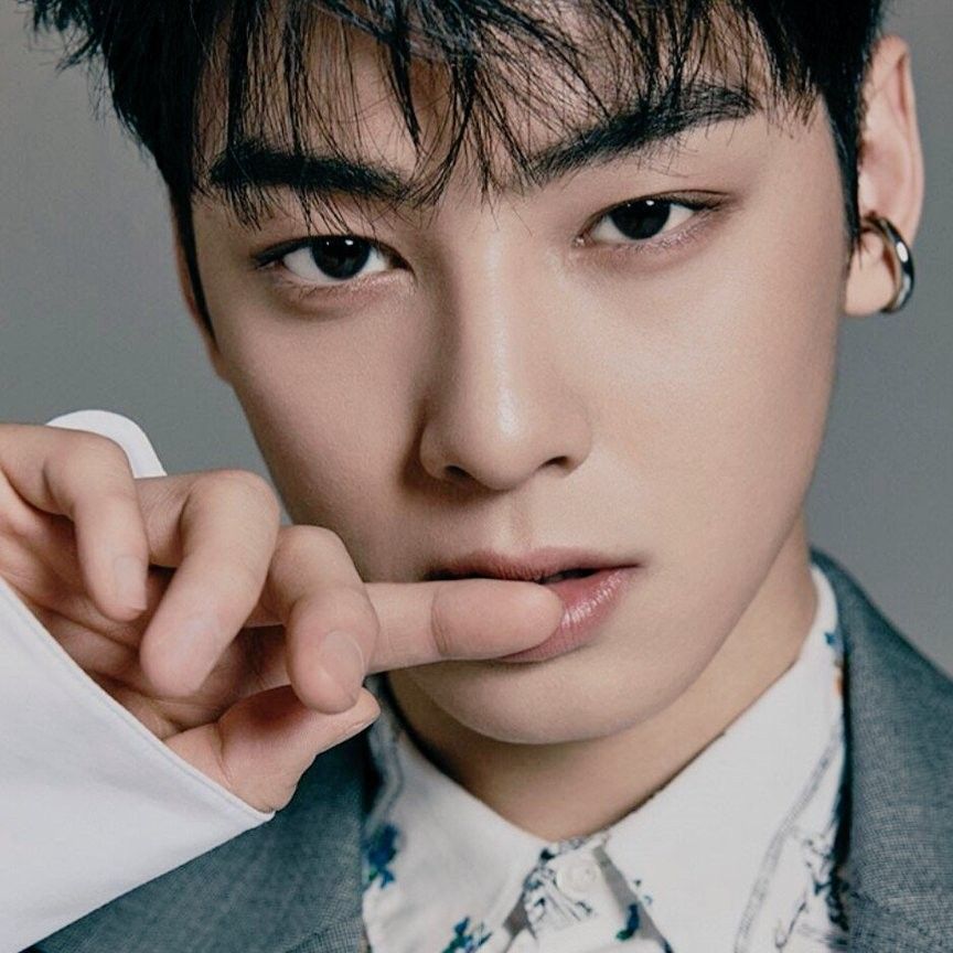 Behind-the-scenes cut of Cha Eunwoo