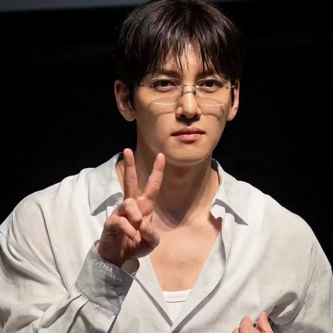 Behind-the-scenes cut of Ji Changwook