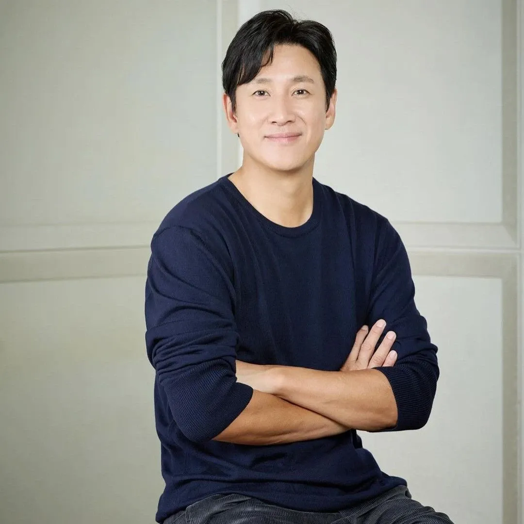 Recent activity shot of Lee Sunkyun