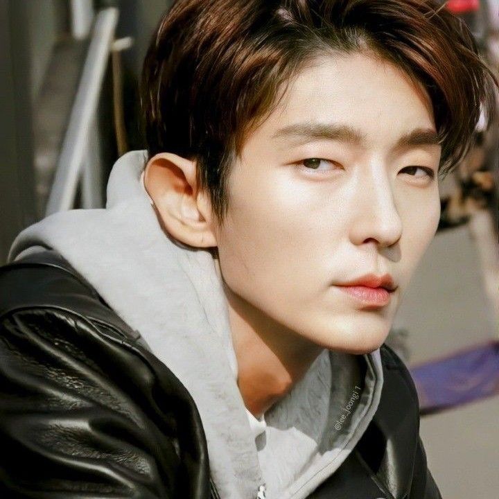 A moment captured by a fan of Lee Joongi