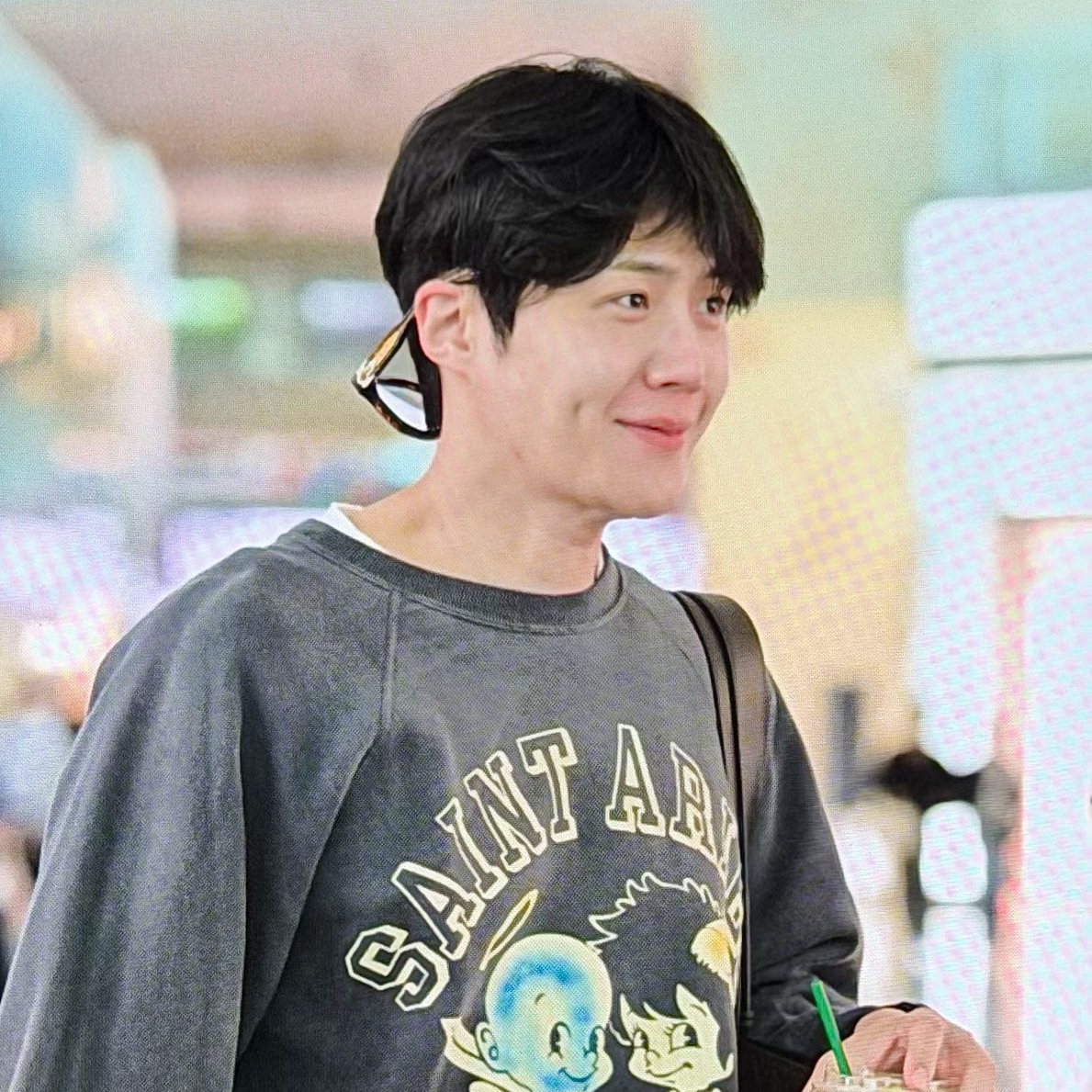 Behind-the-scenes cut of Kim Seonho