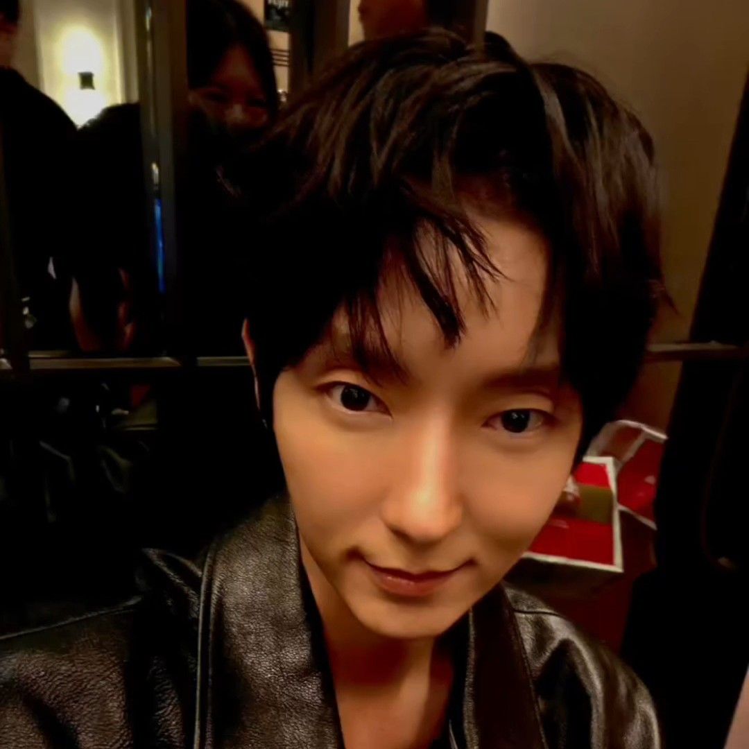 A moment captured by a fan of Lee Joongi