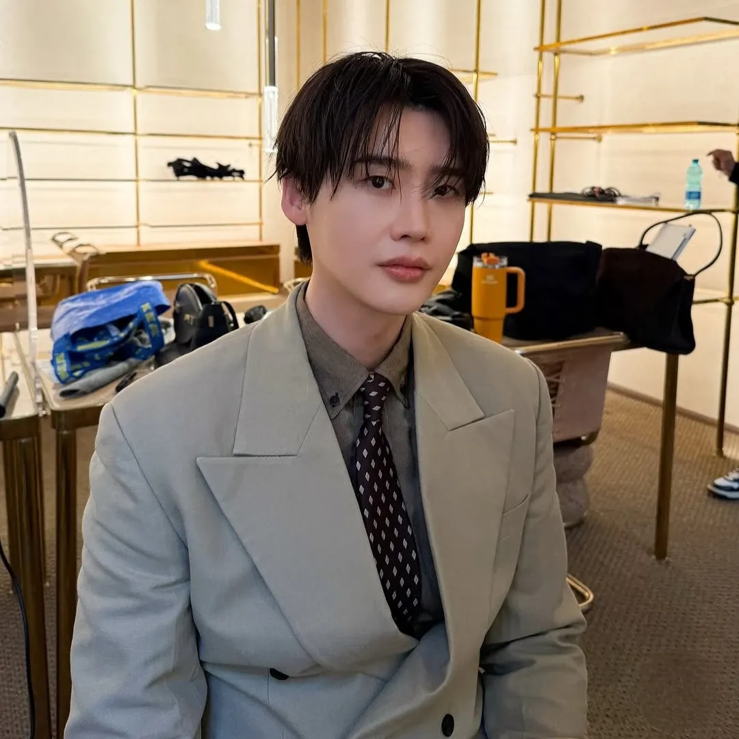 Cuplikan di balik layar dari Lee Jongsuk