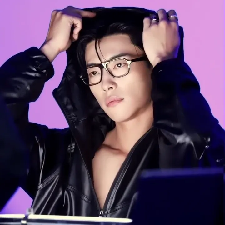 A moment captured by a fan of Woo Dohwan