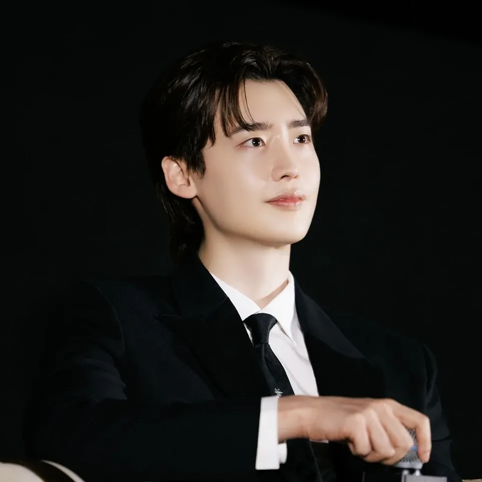 Behind-the-scenes cut of Lee Jongsuk