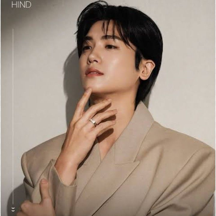 A moment captured by a fan of Park Hyungsik