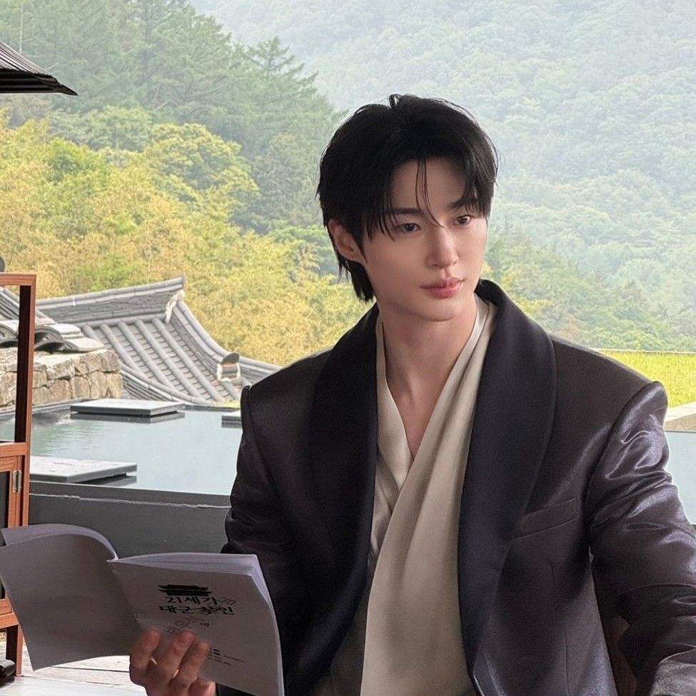 边佑锡的最新照片