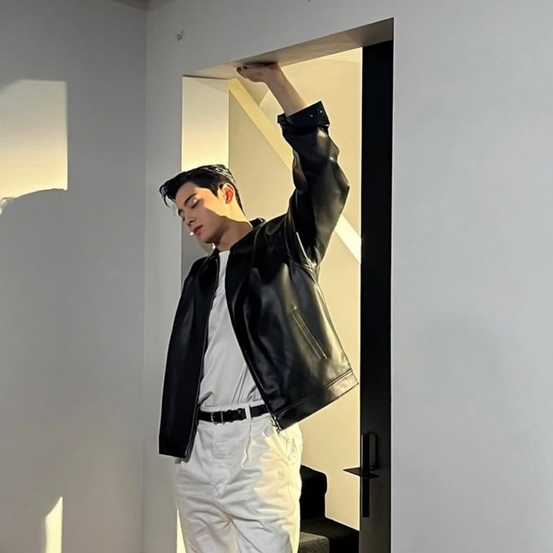 Foto terbaru dari Cha Eunwoo