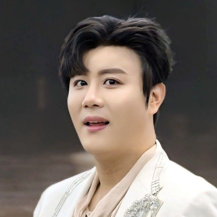 チン・ヘソンのビハインドカット