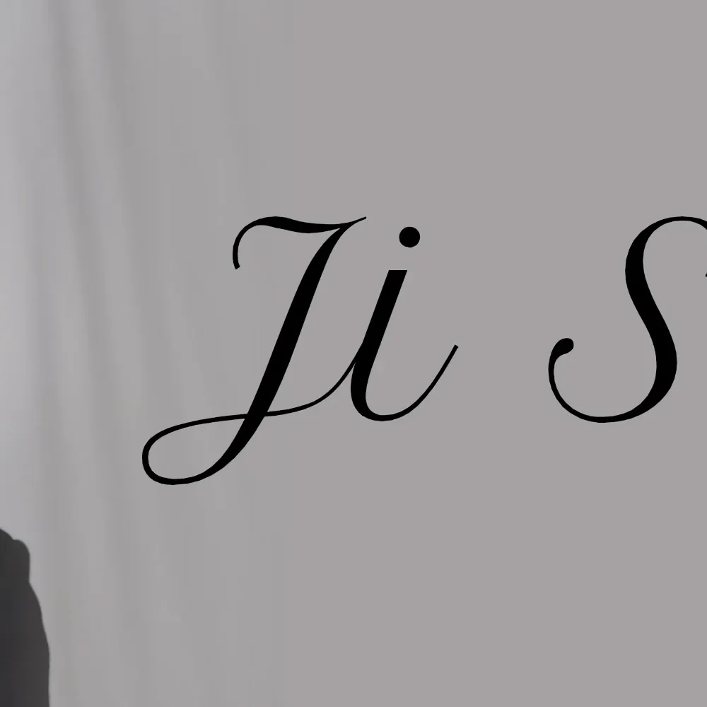 Behind-the-scenes cut of Ji Sung