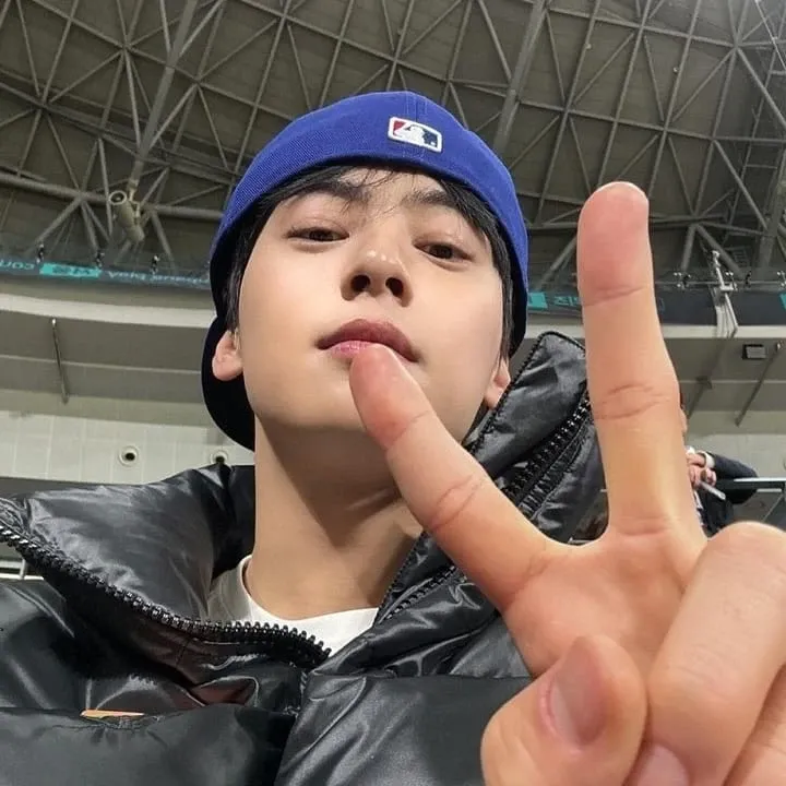 A moment captured by a fan of Cha Eunwoo