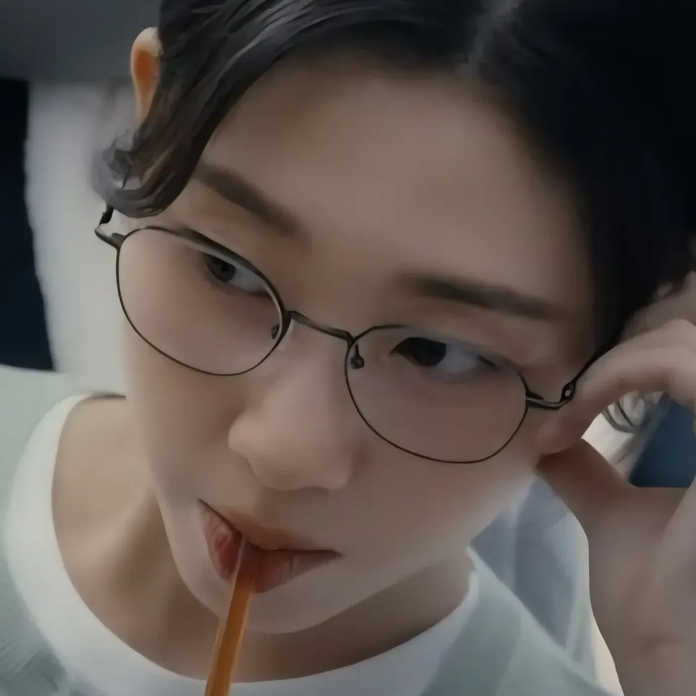 Behind-the-scenes cut of Han Yeji