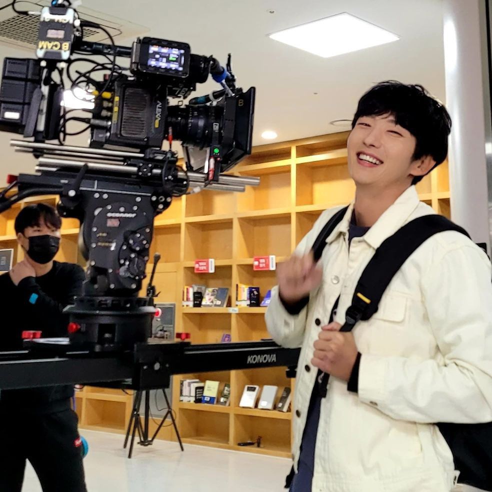 A moment captured by a fan of Lee Joongi