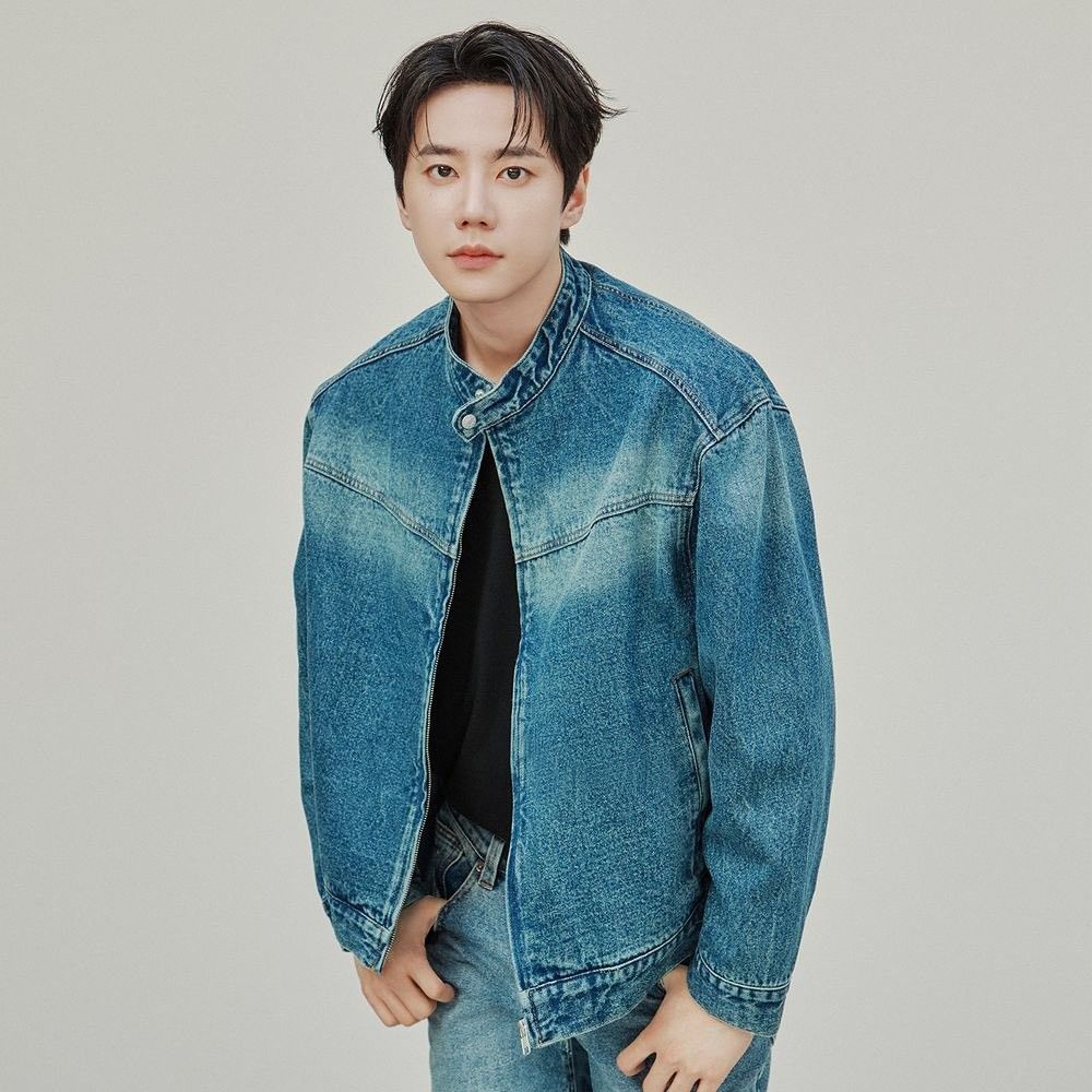 Behind-the-scenes cut of Lee Junyoung