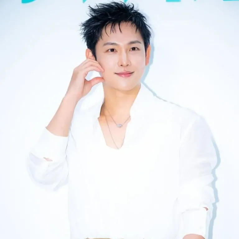 Latest photo of Yim Siwan