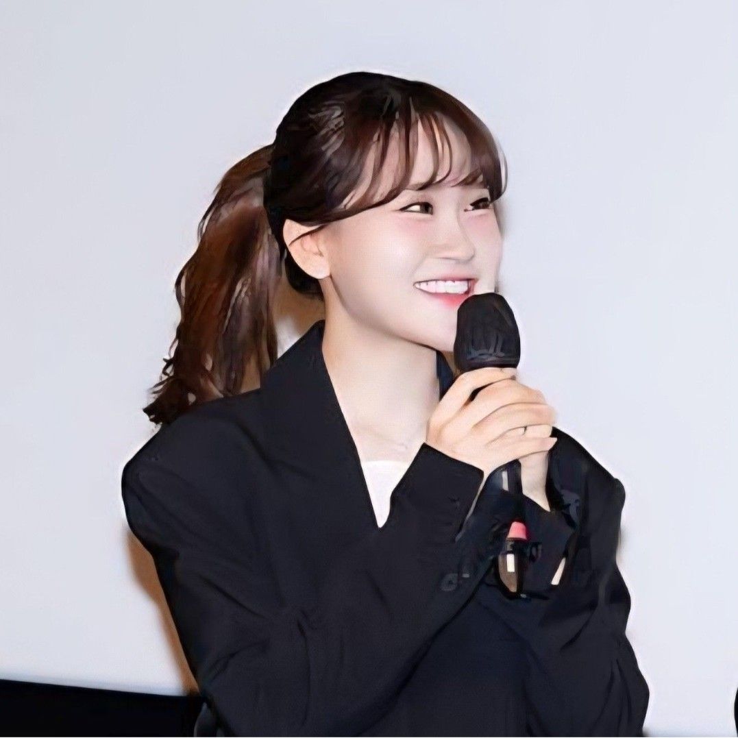 A moment captured by a fan of Kim Dahyun