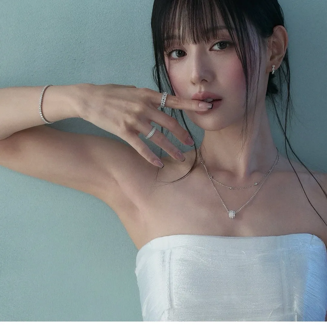 Behind-the-scenes cut of Kim Jiwon