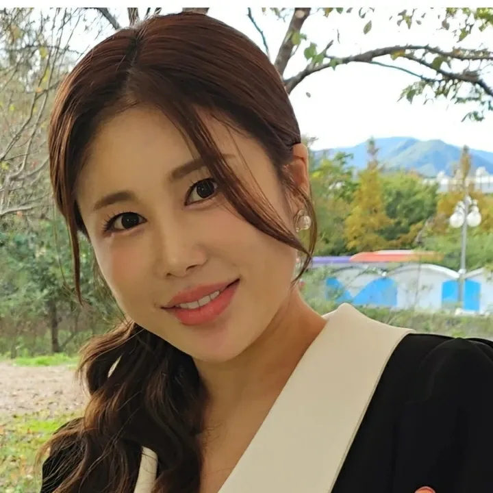 Recent activity shot of Kim Soyou