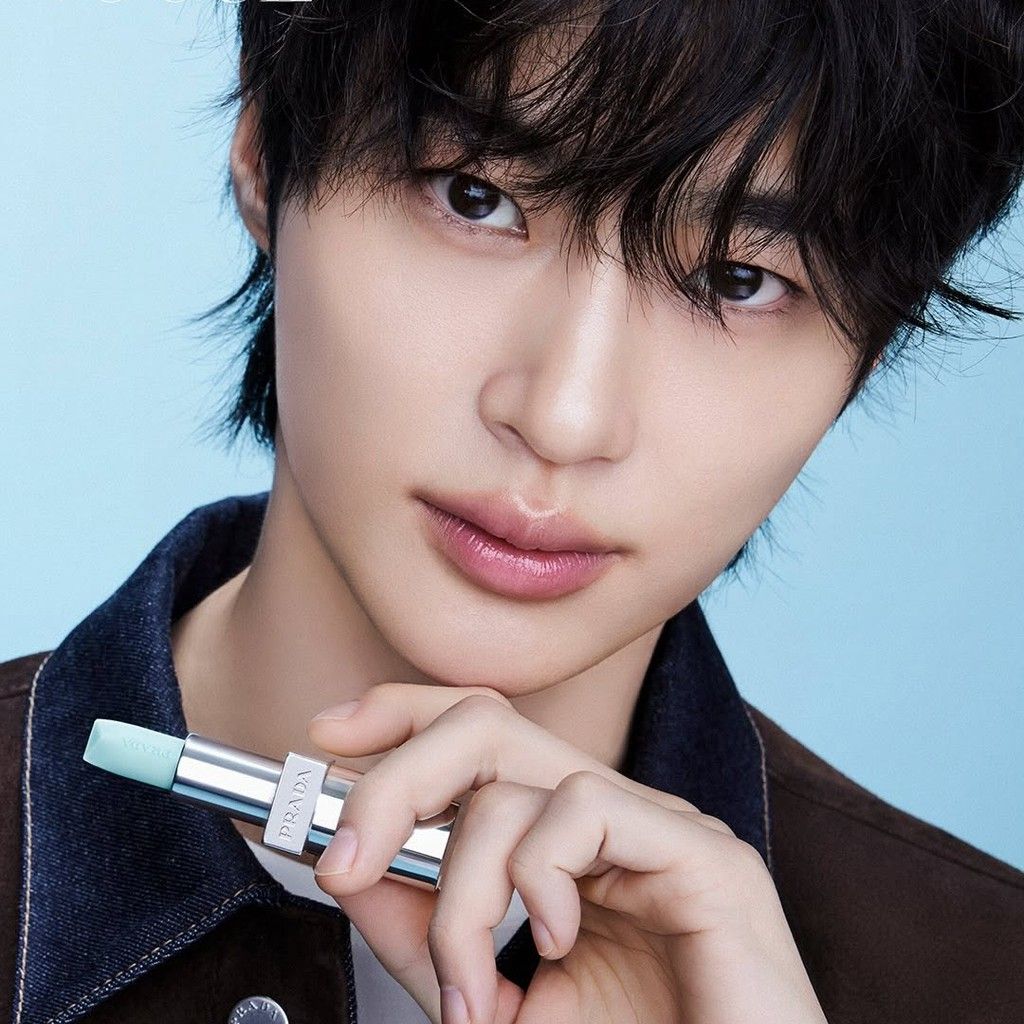 Behind-the-scenes cut of Byeon Wooseok