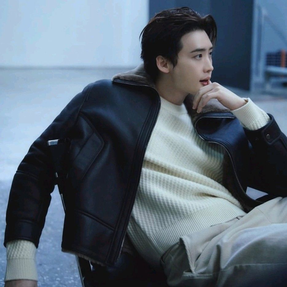 Latest photo of Lee Jongsuk